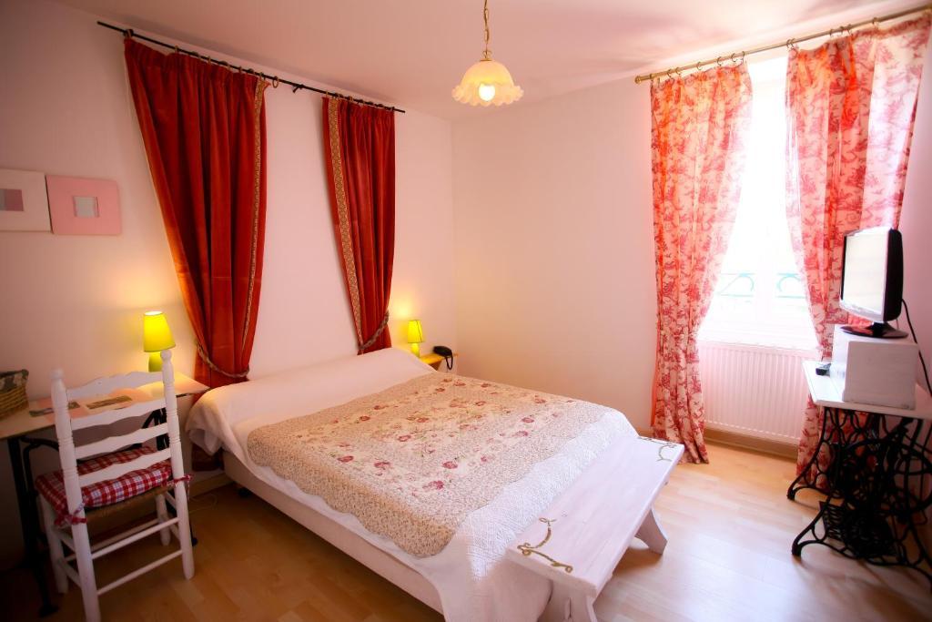 Logis Auberge La Cremaillere Villandraut Номер фото